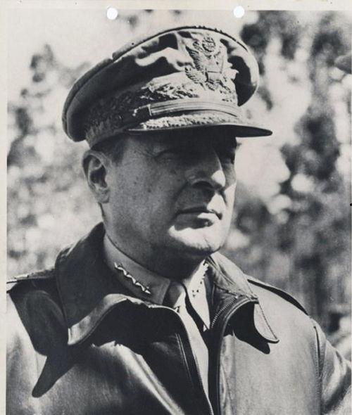 麦克阿瑟吃瓜群众素材,瓜田里的传奇将军