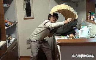 武汉最红的吃瓜群众图片,街头巷尾热议不断