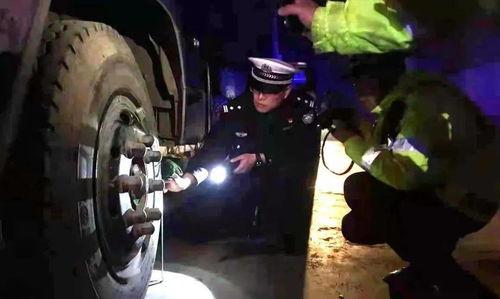 扫黄吃瓜群众看热闹,吃瓜群众围观热闹背后的真相