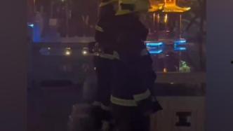 极光对决吃瓜群众,吃瓜群众围观这场奇幻对决